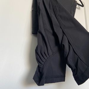 Black Lululemon Ankle Crop Leggings